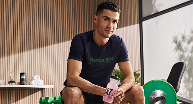 Herbalife turpina sadarbību ar Krištianu Ronaldu kā ekskluzīvs futbolista uztura produktu sponsors