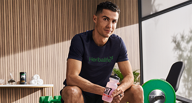 Herbalife turpina sadarbību ar Krištianu Ronaldu kā ekskluzīvs futbolista uztura produktu sponsors